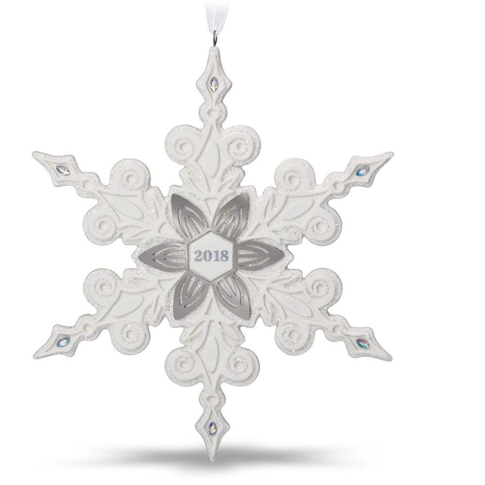 Porcelain Snowflake Christmas Ornament H8033