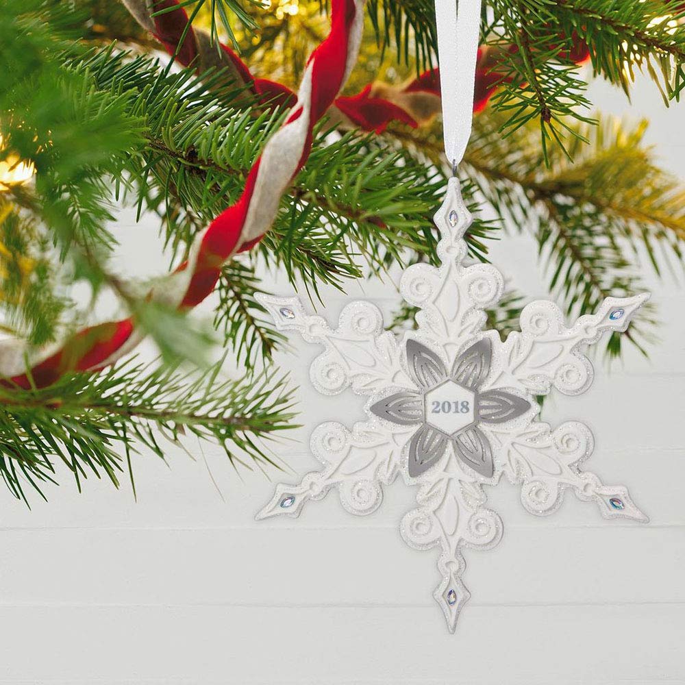Porcelain Snowflake Christmas Ornament H8033
