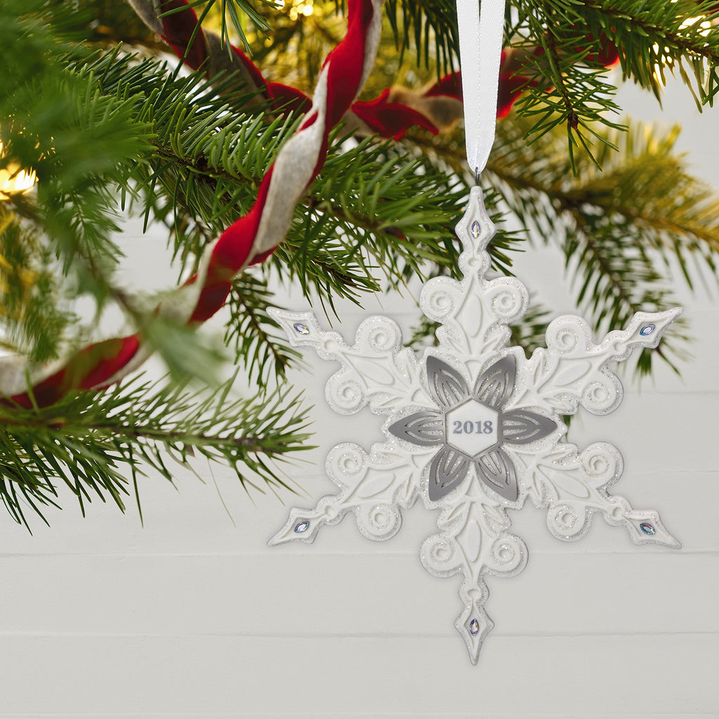 Porcelain Snowflake Christmas Ornament H8033